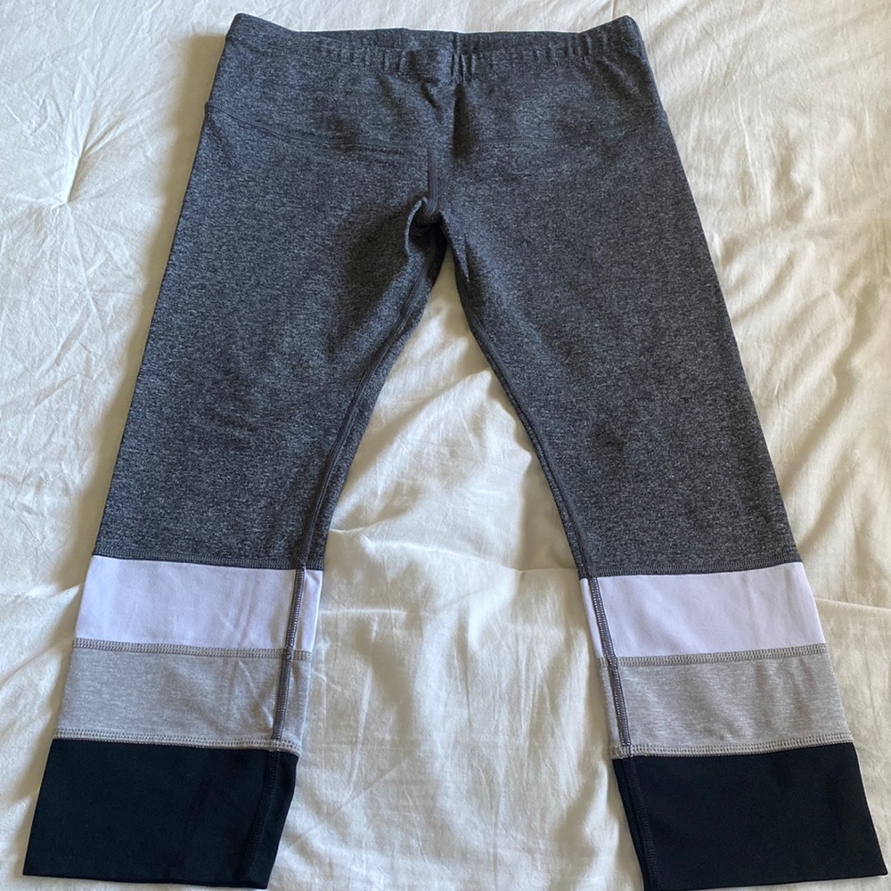 Lorna Jane Crop Leggings - Size Medium